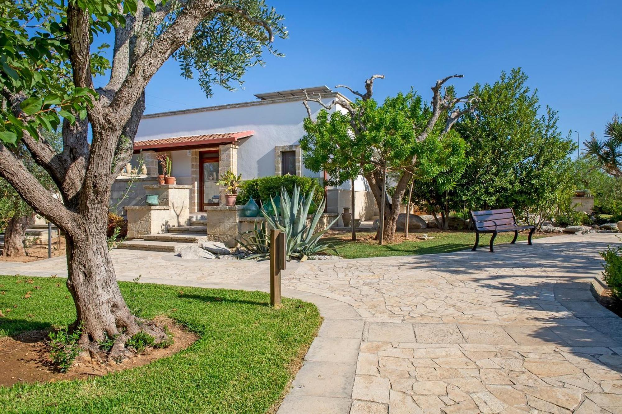 Hotel Masseria L'uliveto Agri 3*